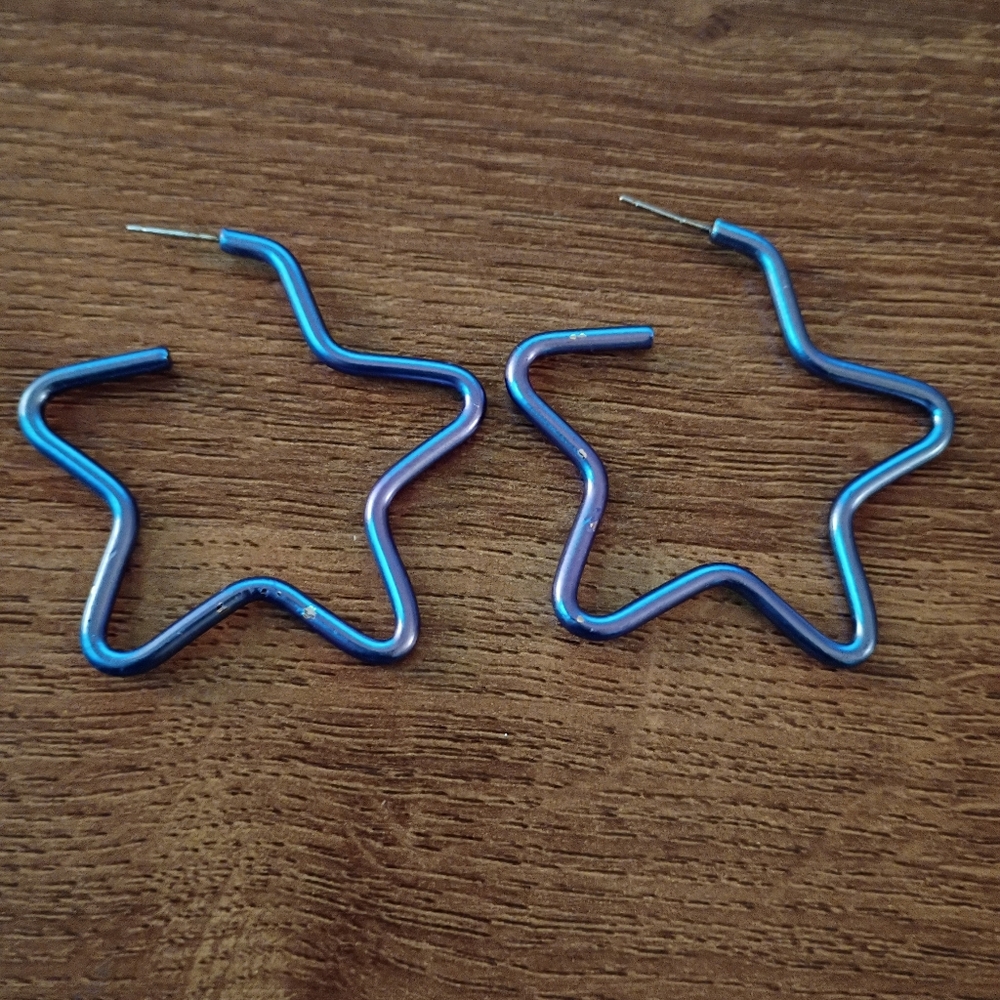 Y2K Iridescent Metallic Blue Purple Wire Star Hoop Earrings - Picture 5 of 6